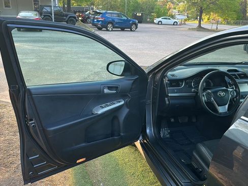 Used 2012 Toyota Camry SE image 14