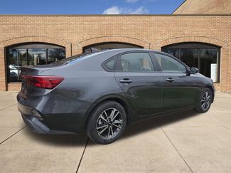 Used 2024 Kia Forte LXS video 3