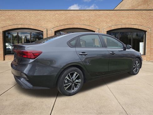 Used 2024 Kia Forte LXS image 3