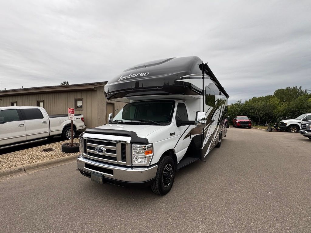 Used 2017 Ford E-450 and Econoline 450 Super Duty w/ Motorhome Prep Package RWD image 2