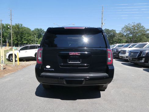 Used 2017 GMC Yukon SLT AWD/4WD image 6
