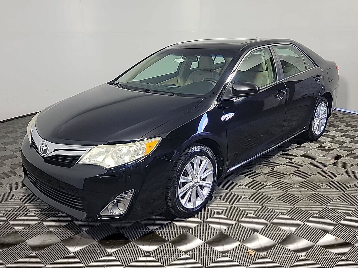 Used 2012 Toyota Camry XLE w/ Leather Pkg FWD image 11