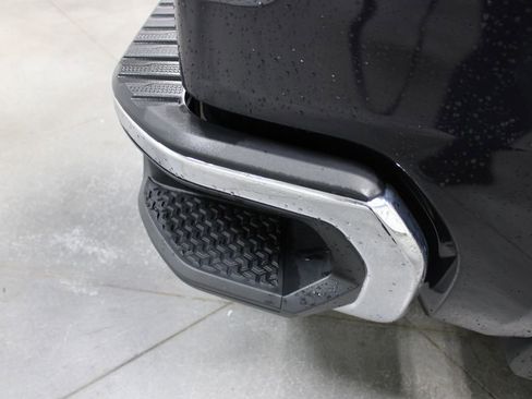 Used 2024 GMC Sierra 1500 SLT image 12