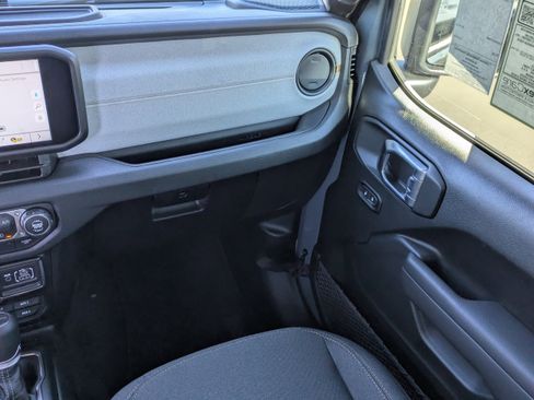 New 2026 Jeep Gladiator Sport image 18