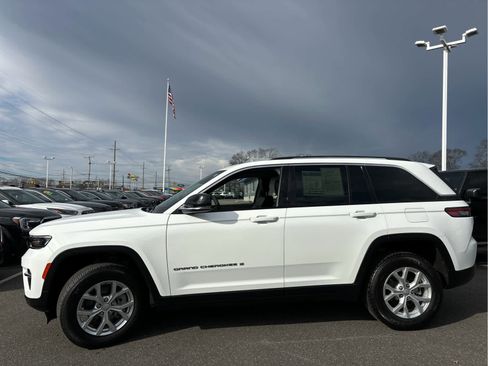 Used 2023 Jeep Grand Cherokee Limited image 6