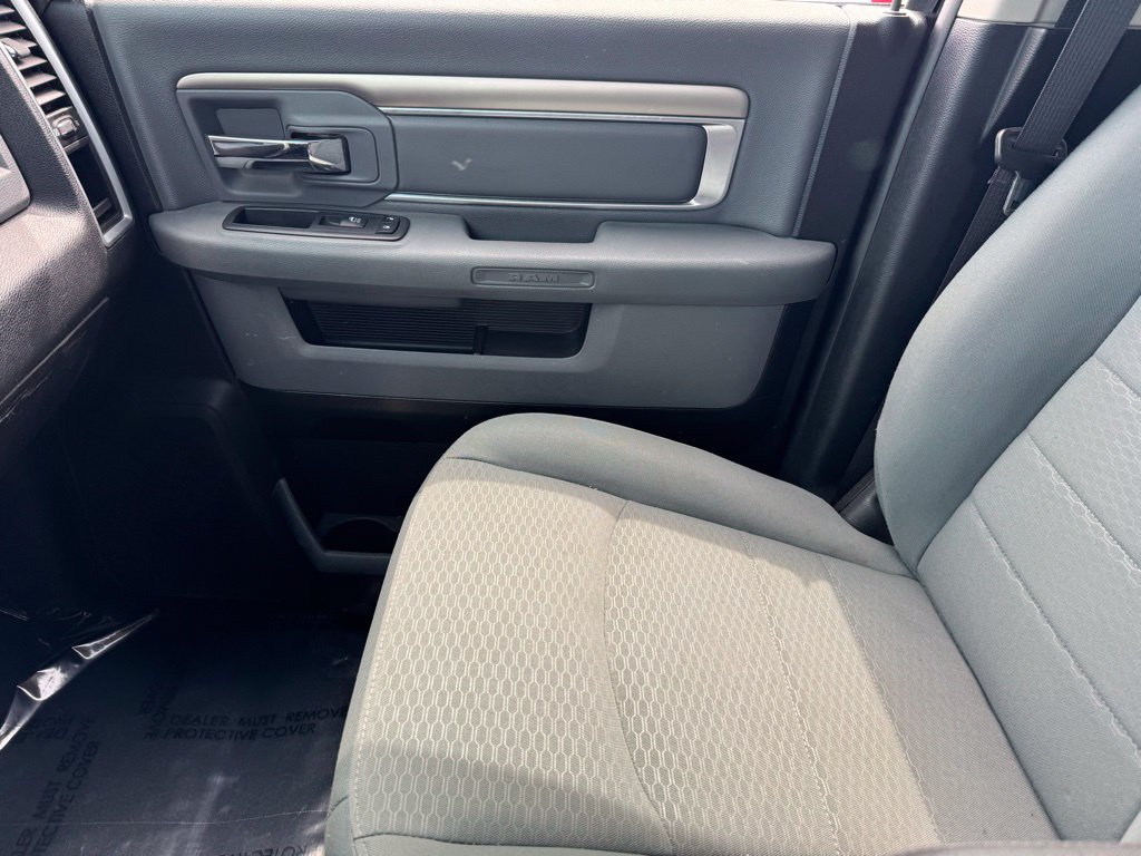 Used 2017 RAM 1500 Classic SLT AWD/4WD image 23
