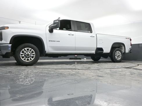 Used 2024 Chevrolet Silverado 2500 LT w/ Convenience Package image 48