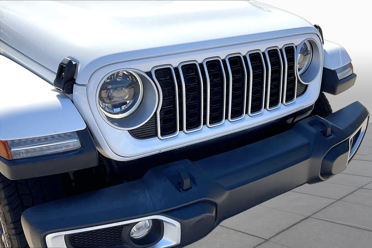 Used 2024 Jeep Wrangler Unlimited Sahara AWD/4WD image 29