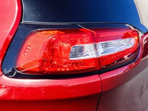 Used 2016 Jeep Cherokee Limited image 24