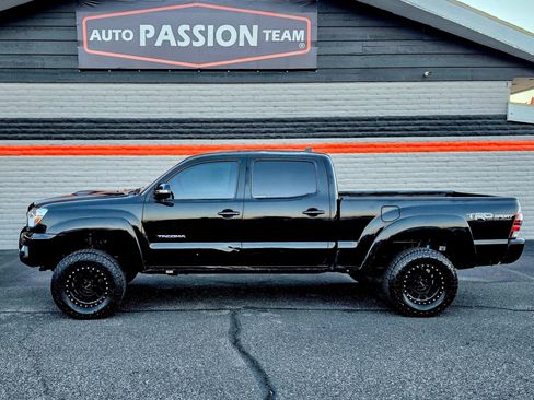Used 2015 Toyota Tacoma PreRunner w/ TRD Sport Package image 2