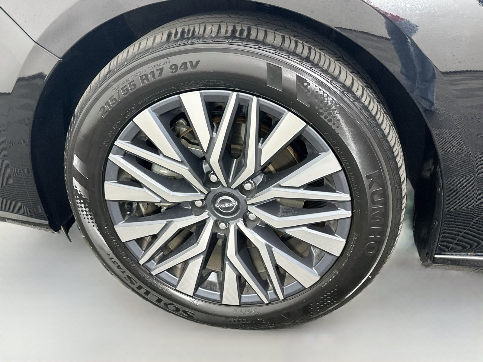 Used 2025 Nissan Altima 2.5 SV FWD image 28