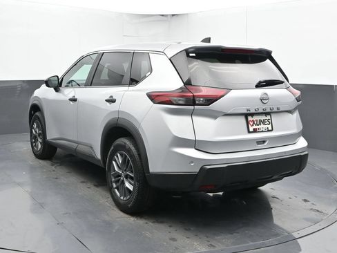 Used 2024 Nissan Rogue S FWD image 11