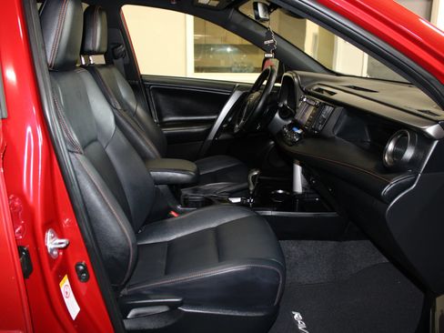 Used 2017 Toyota RAV4 SE w/ Power Extra Value Package FWD image 29