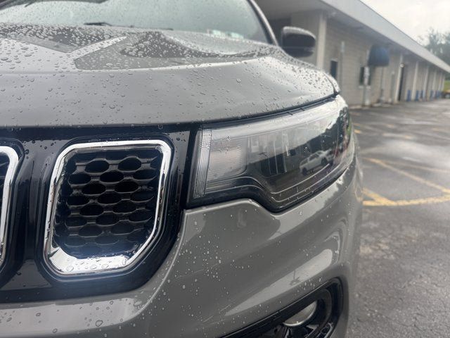 Used 2023 Jeep Compass Limited AWD/4WD image 9