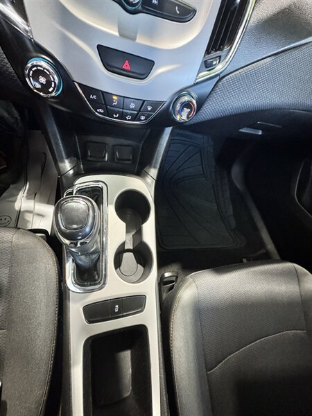 Used 2018 Chevrolet Cruze LS FWD image 14
