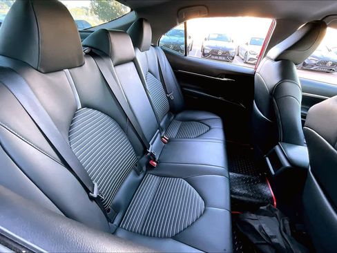 Used 2019 Toyota Camry SE image 18