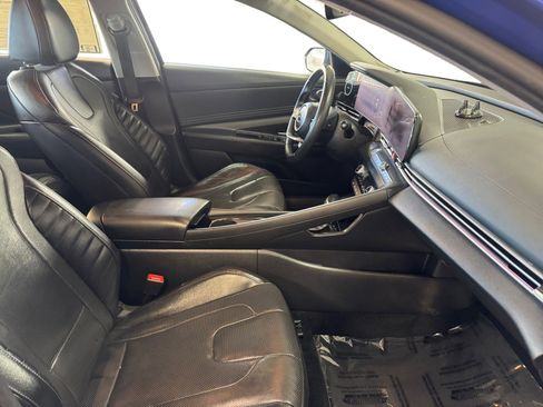 Certified 2023 Hyundai Elantra Limited w/ Cargo Package image 15