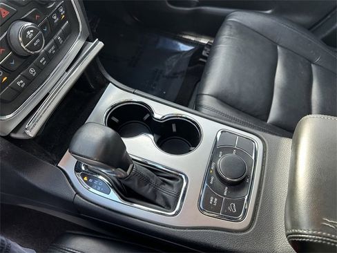 Used 2018 Jeep Grand Cherokee Limited image 25