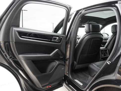 Used 2021 Porsche Cayenne Coupe image 29