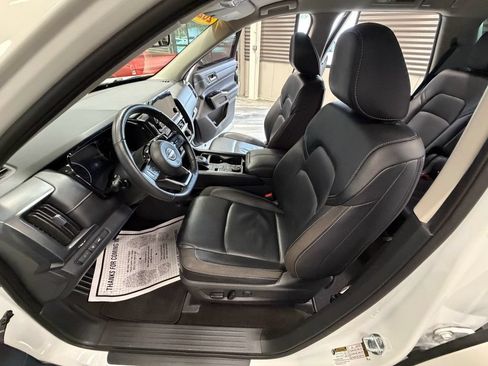 Used 2023 Nissan Pathfinder SL AWD/4WD image 57