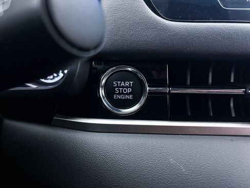 New 2025 Mitsubishi Outlander ES image 17