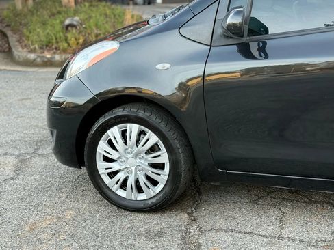 Used 2011 Toyota Yaris 2-Door Hatchback image 8