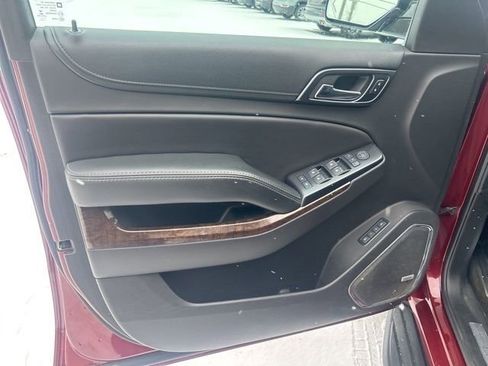 Used 2017 Chevrolet Suburban LT w/ Luxury Package image 19