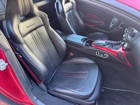 Used 2019 Aston Martin V8 Vantage Coupe image 18