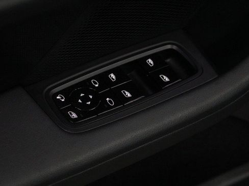 Used 2021 Porsche Taycan 4S w/ Premium Package image 21