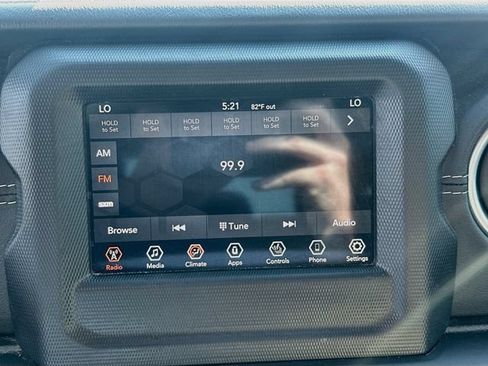 Used 2019 Jeep Wrangler Unlimited Sahara w/ Cold Weather Group AWD/4WD image 15