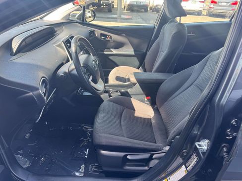 Used 2018 Toyota Prius Three image 10