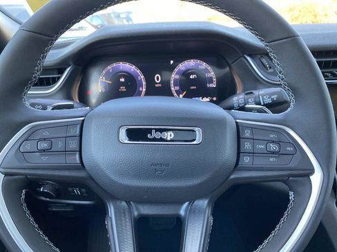 New 2025 Jeep Grand Cherokee Laredo image 14