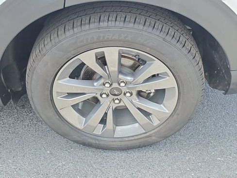 Certified 2021 Ford Explorer XLT w/ Equipment Group 202A RWD image 9