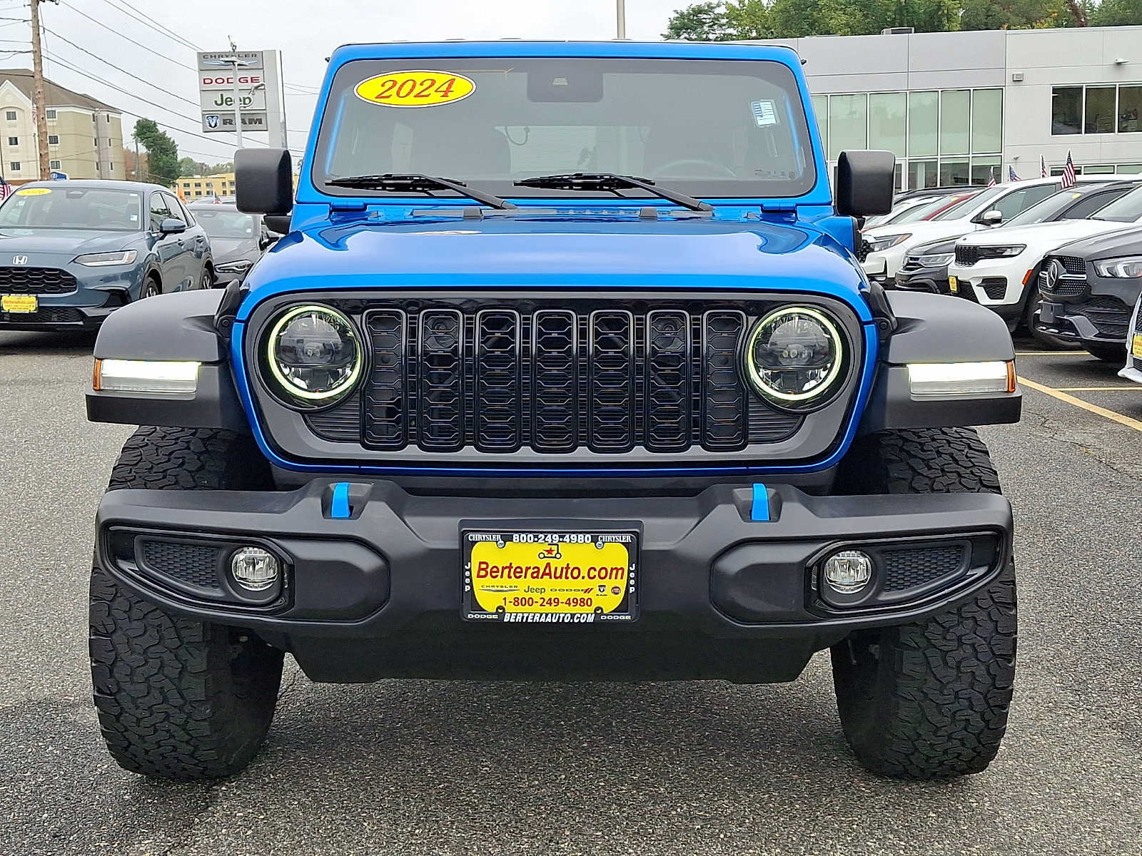 Used 2024 Jeep Wrangler Unlimited AWD/4WD image 2