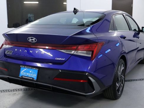Used 2024 Hyundai Elantra Limited image 7
