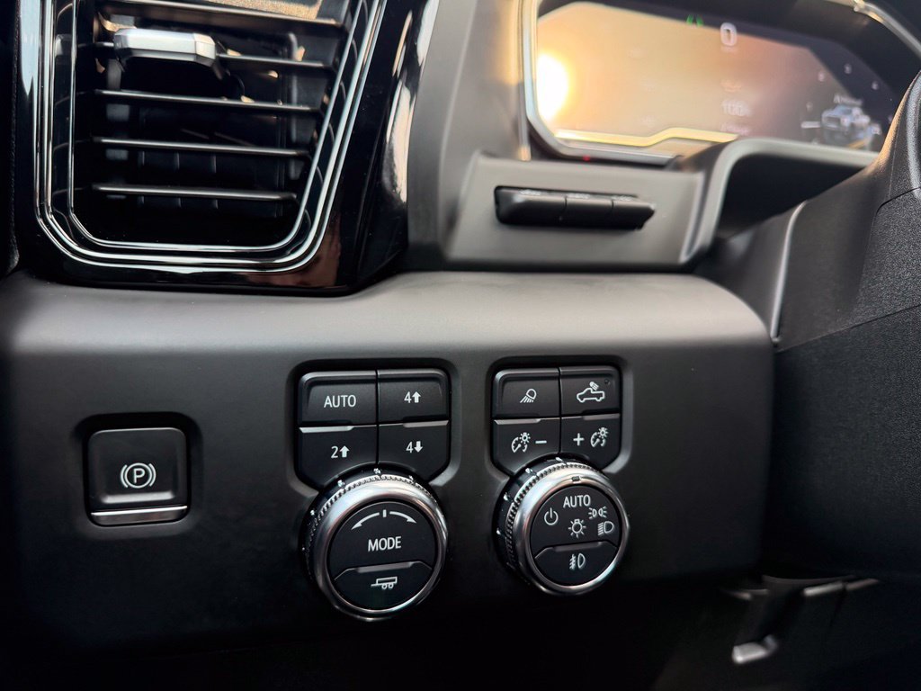 Used 2024 GMC Sierra 2500 AT4 w/ AT4 Premium Plus Package AWD/4WD image 27