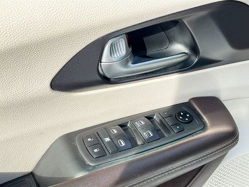 Used 2021 Chrysler Pacifica Touring w/ Cold Weather Group image 29