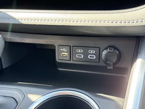 Used 2023 Toyota Highlander L AWD/4WD image 7