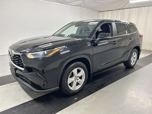 Used 2023 Toyota Highlander L AWD/4WD image 5