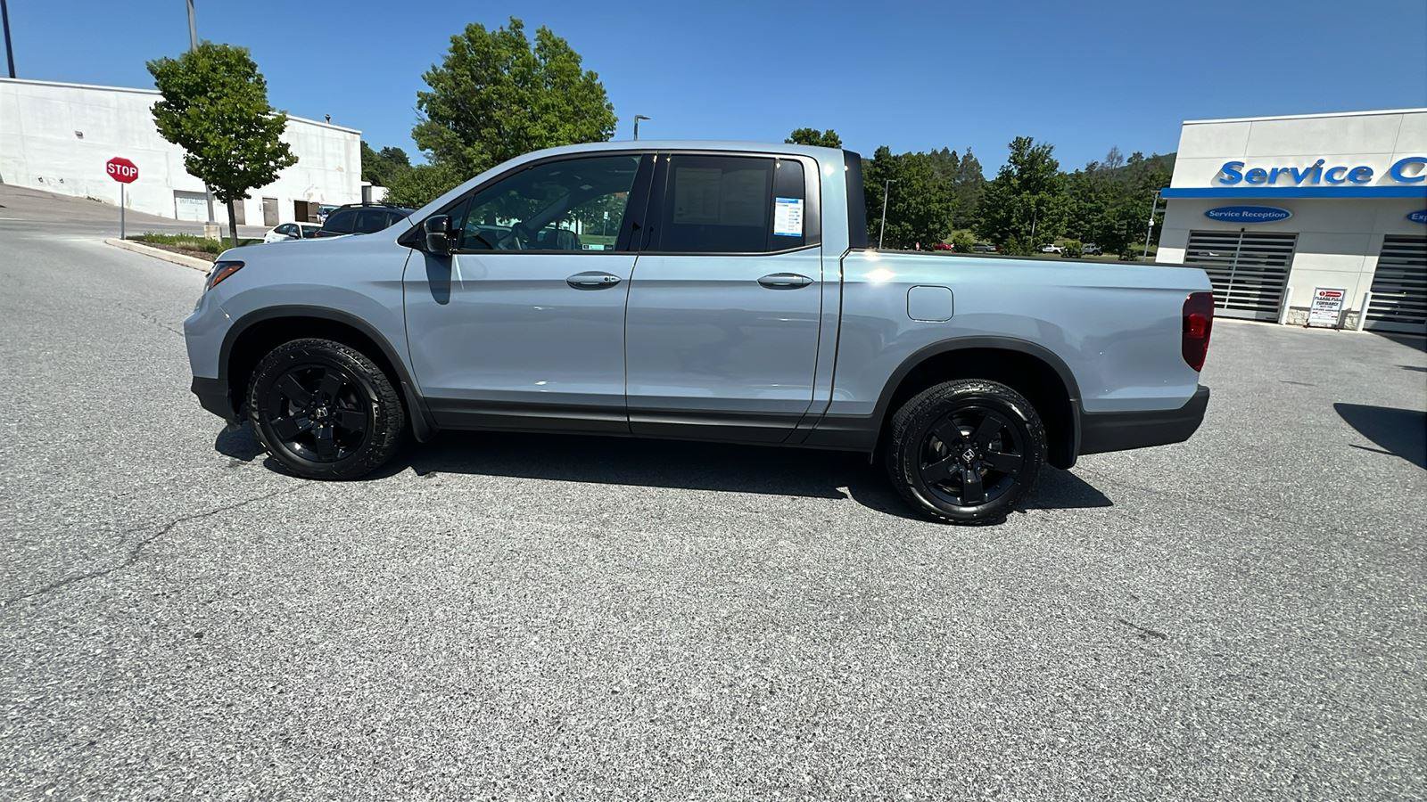 Used 2025 Honda Ridgeline Black Edition image 7