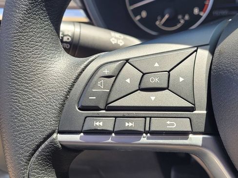 Used 2025 Nissan Altima 2.5 SV FWD image 14