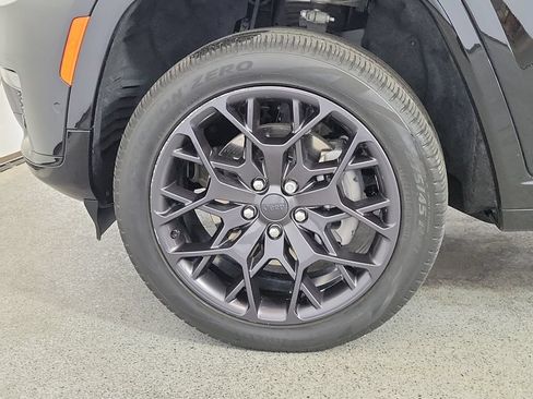 Used 2023 Jeep Grand Cherokee L Summit w/ High Altitude Package AWD/4WD image 9
