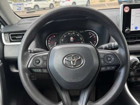 Used 2025 Toyota RAV4 XLE FWD image 15