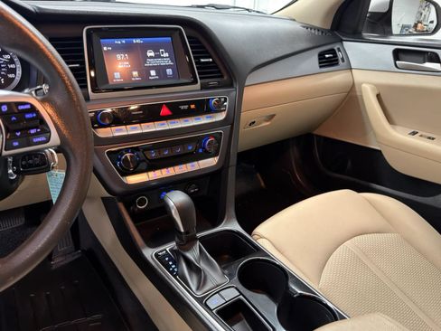 Used 2019 Hyundai Sonata SE FWD image 17