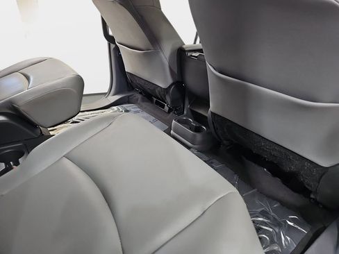 Used 2024 Toyota Sienna XLE FWD image 13