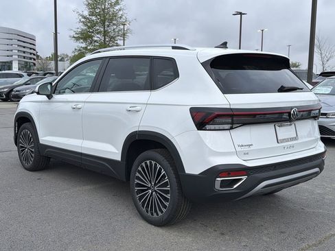 New 2026 Volkswagen Taos SE FWD image 3