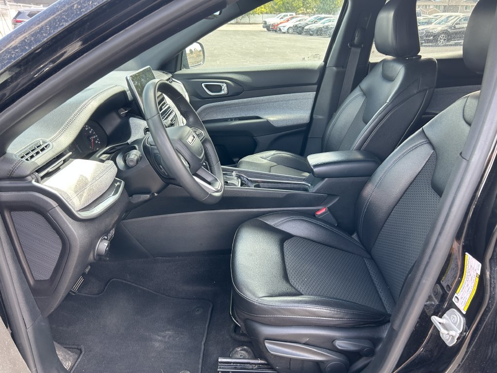 Used 2024 Jeep Compass Latitude AWD/4WD image 25