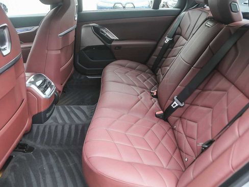 Used 2026 BMW 750e xDrive image 15