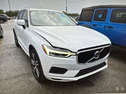 Used 2018 Volvo XC60 T5 Momentum w/ Vision Package AWD/4WD image 4