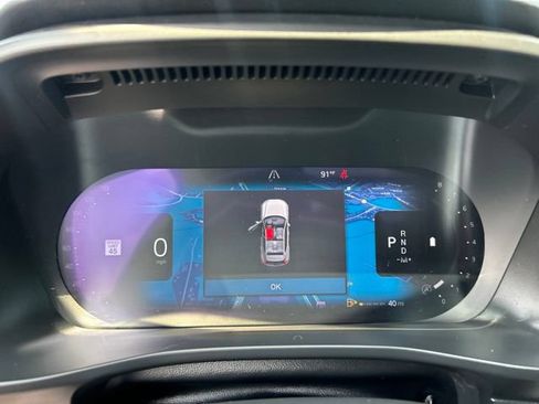 Used 2023 Volvo XC40 B4 Ultimate w/ Protection Package Premier FWD image 24